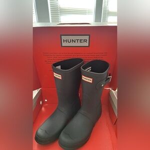 NEW IN BOX! Hunter Women’s Black Rain Boots Size 8